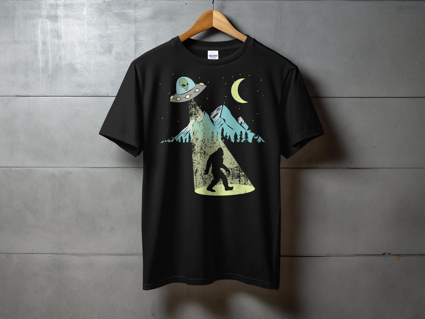 Alien Abduction UFO Bigfoot Mountain Graphic T-Shirt