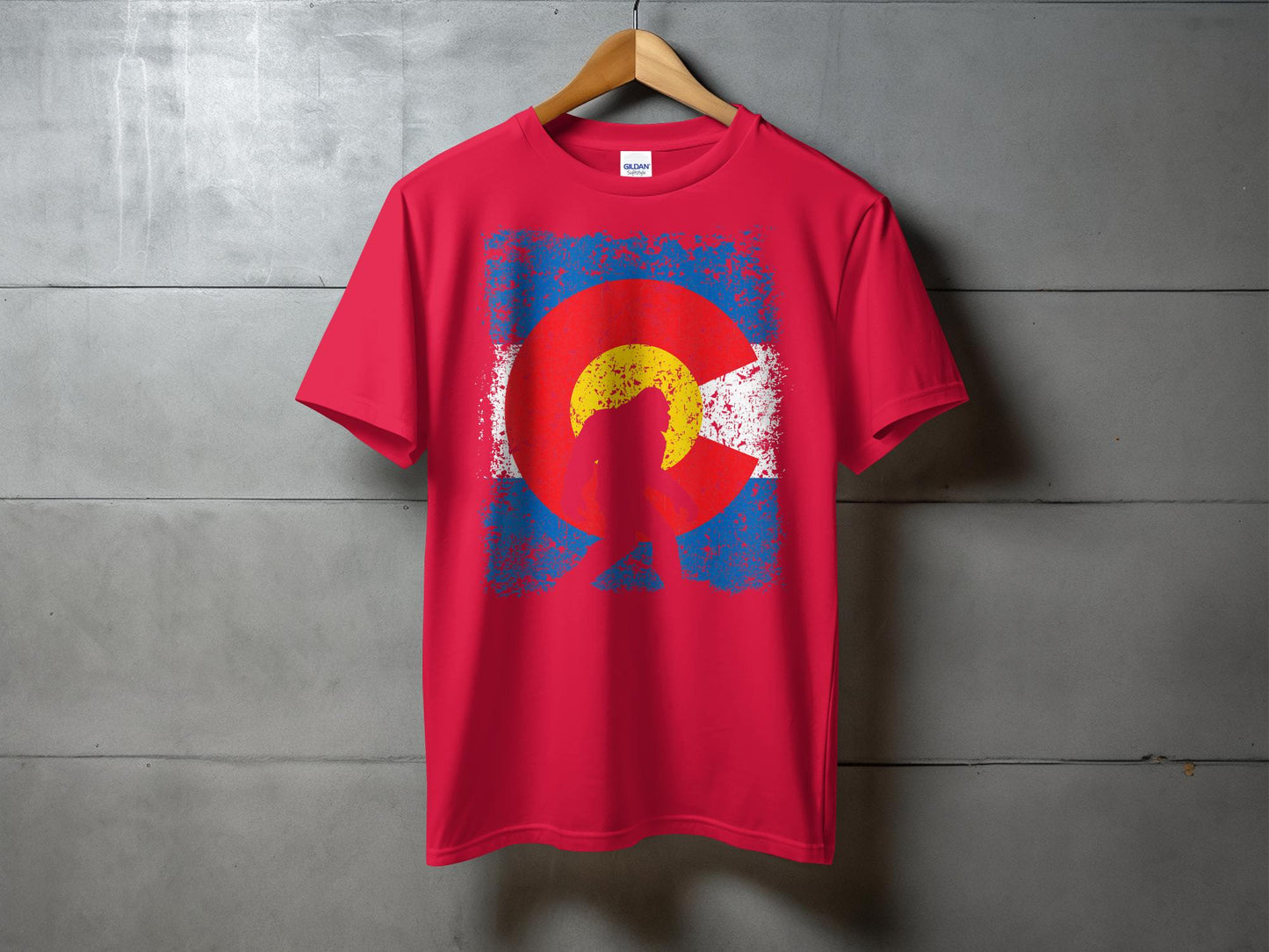 Bigfoot Colorado Flag Rustic Design T-Shirt