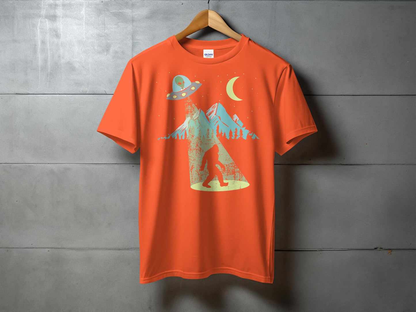 Alien Abduction UFO Bigfoot Mountain Graphic T-Shirt