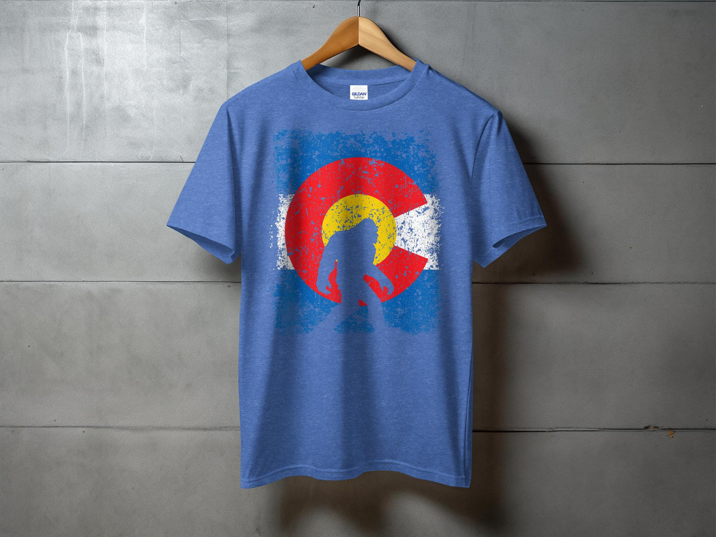 Bigfoot Colorado Flag Rustic Design T-Shirt