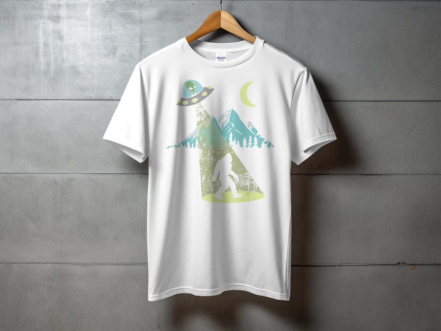 Alien Abduction UFO Bigfoot Mountain Graphic T-Shirt