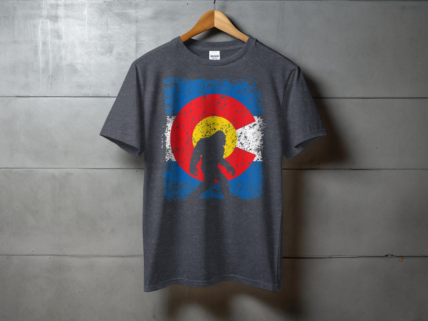 Bigfoot Colorado Flag Rustic Design T-Shirt