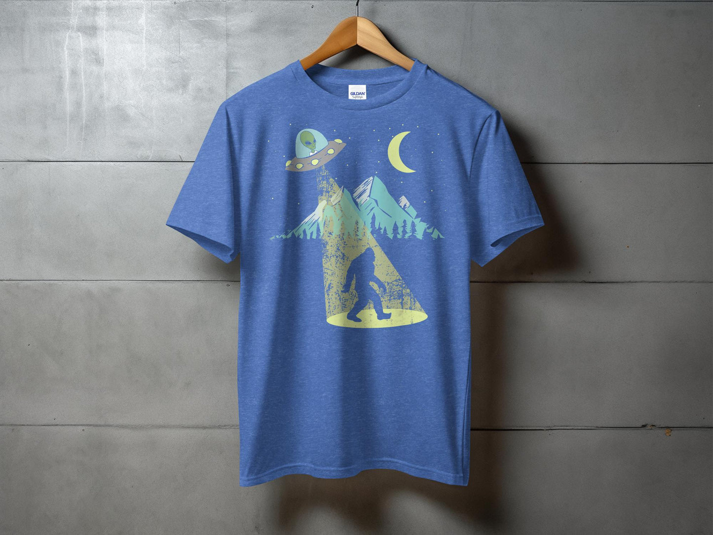 Alien Abduction UFO Bigfoot Mountain Graphic T-Shirt