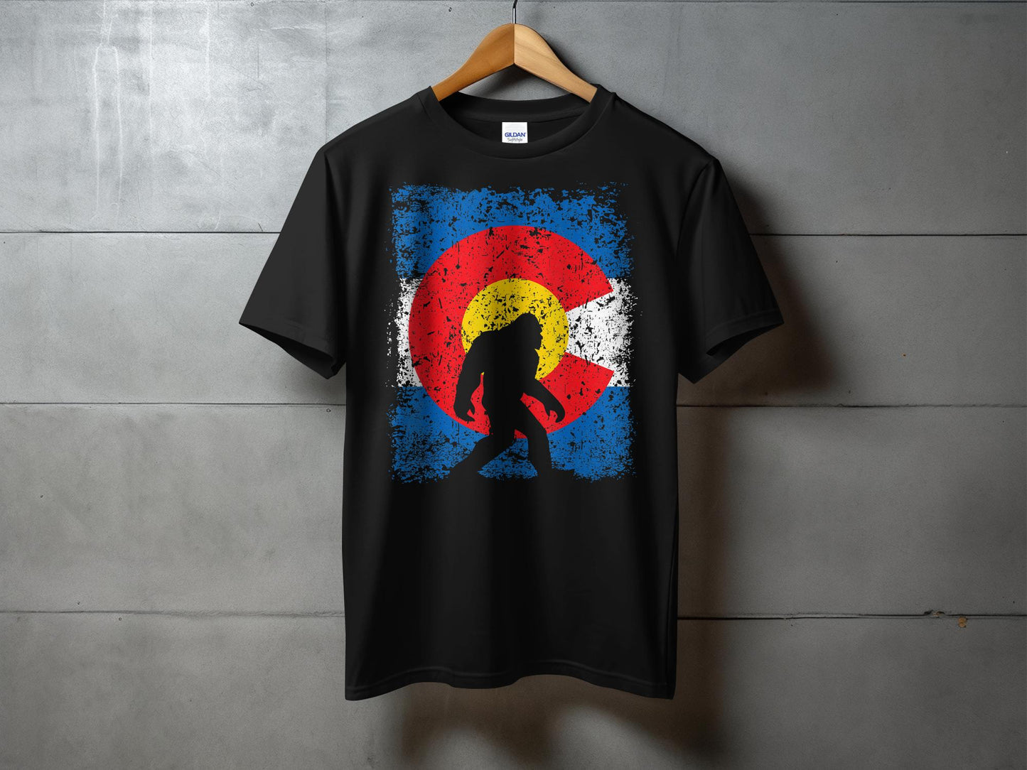 Bigfoot Colorado Flag Rustic Design T-Shirt